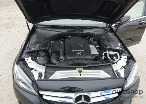 2017 Mercedes-Benz C 300 4Matic из США, поврежденный, VIN 55SWF4KBXHU186883